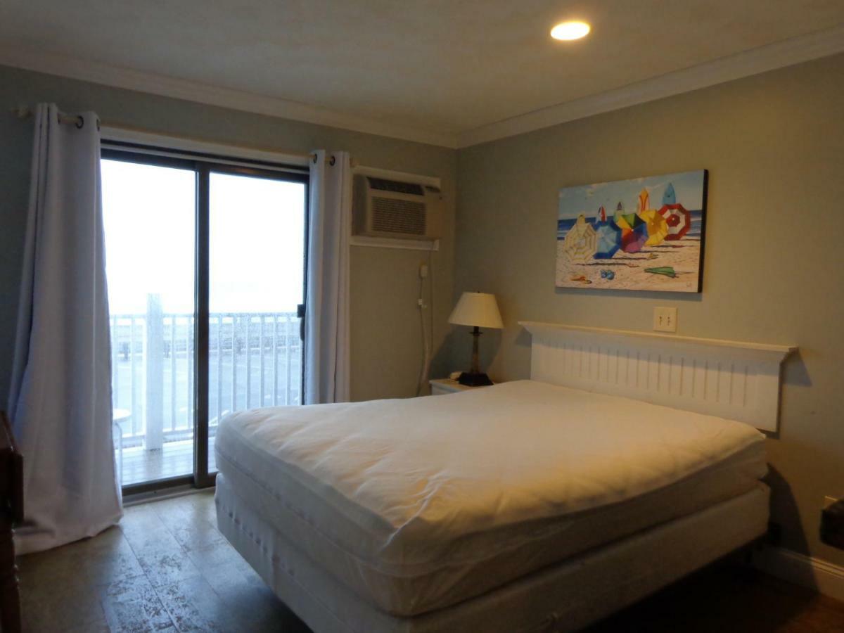Jonathan'S On The Oceanfront Hampton Exterior foto
