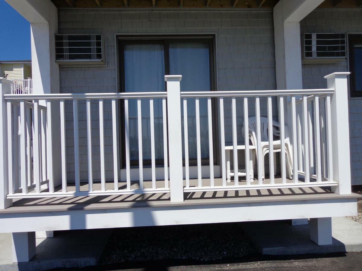 Jonathan'S On The Oceanfront Hampton Exterior foto